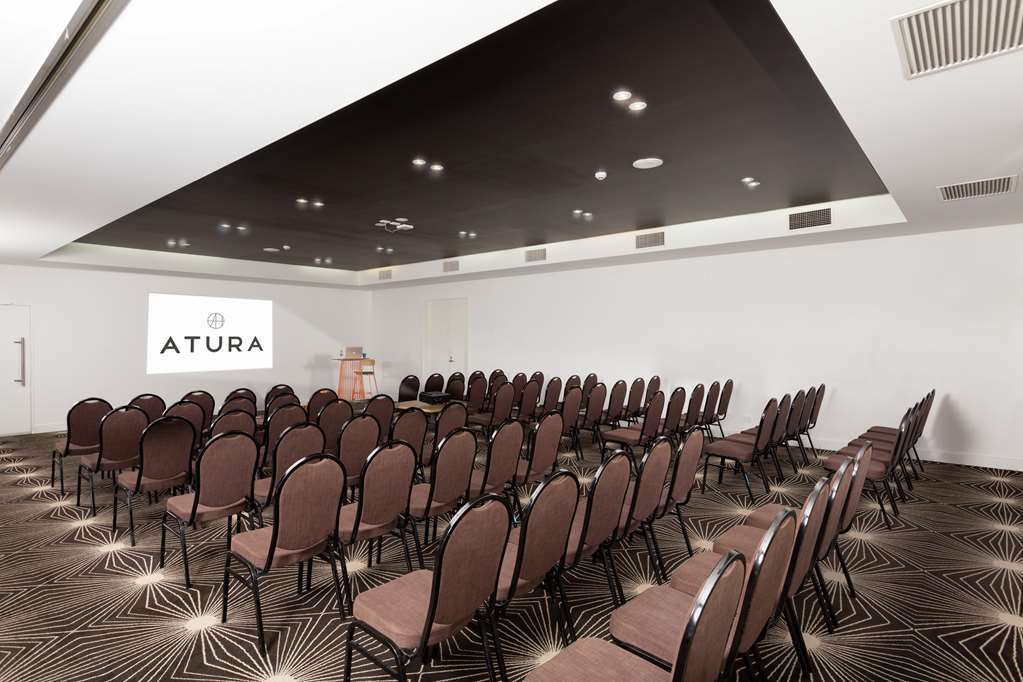 Atura Dandenong Hotel Doveton
